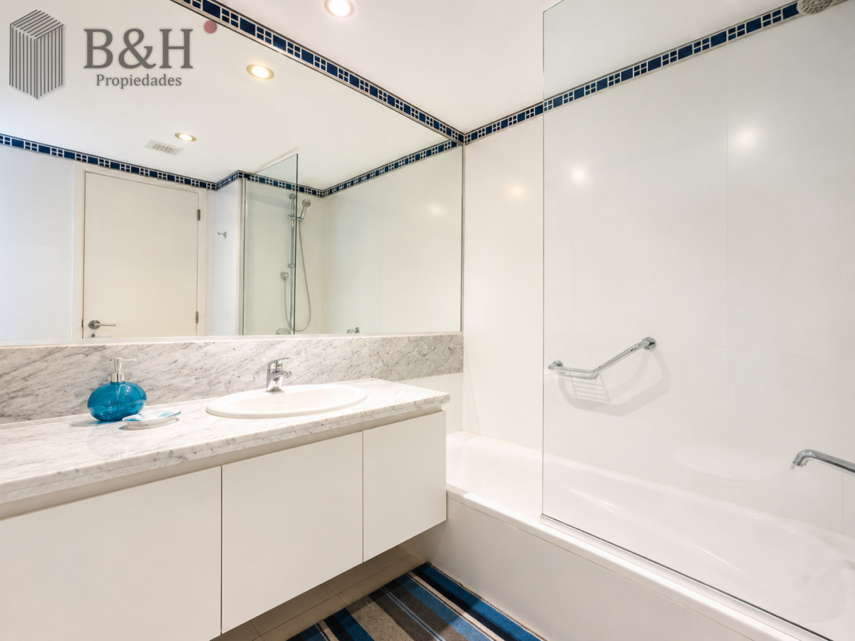 Apartamento ID.2690 - Oportunidad en Venta y Alquiler temporal de maravilloso departamento esquinero en Torre Le Parc, Playa Brava, Punta del Este