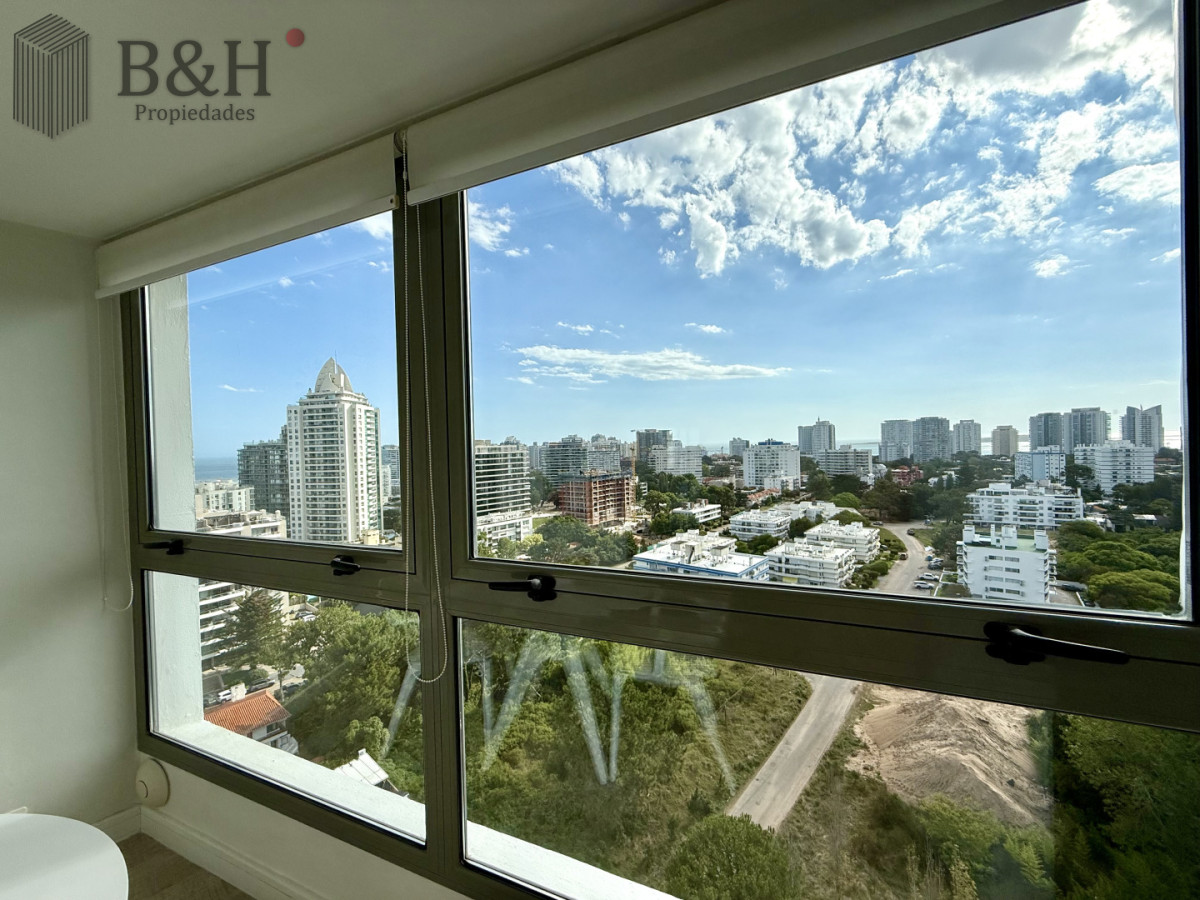 Apartamento ID.6402 - Apartamento Penthouse finamente decorado de 3 dormitorios con parrillero propio en alquiler temporario, Roosevelt Brava, Punta del Este