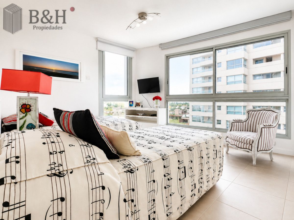 Apartamento ID.2690 - Oportunidad en Venta y Alquiler temporal de maravilloso departamento esquinero en Torre Le Parc, Playa Brava, Punta del Este