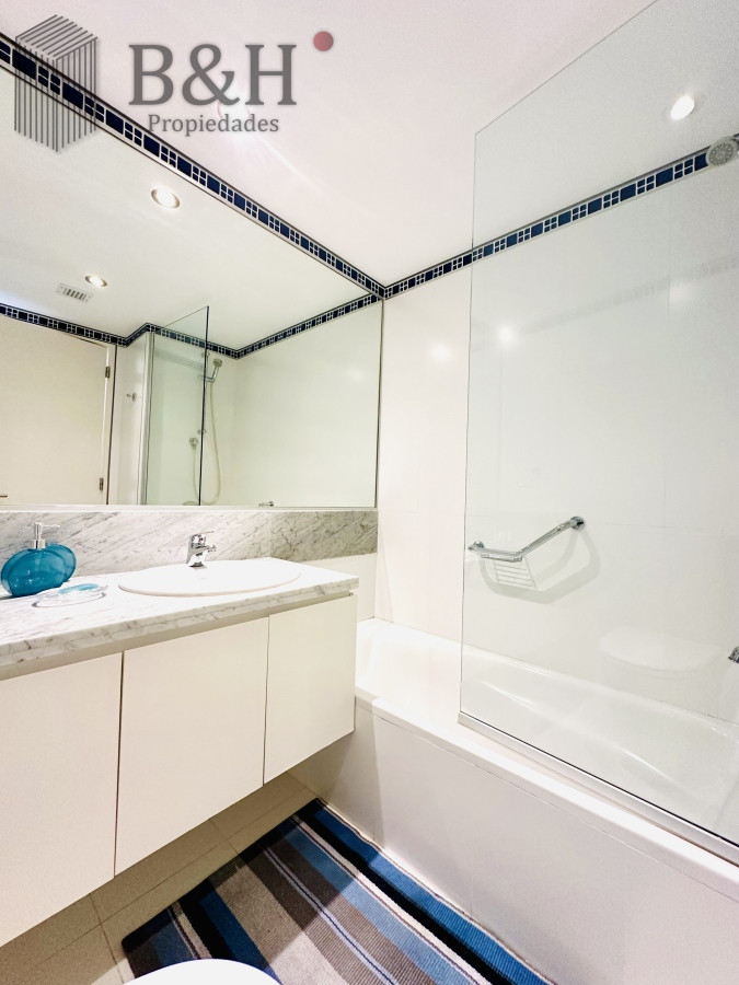 Apartamento ID.2690 - Oportunidad en Venta y Alquiler temporal de maravilloso departamento esquinero en Torre Le Parc, Playa Brava, Punta del Este