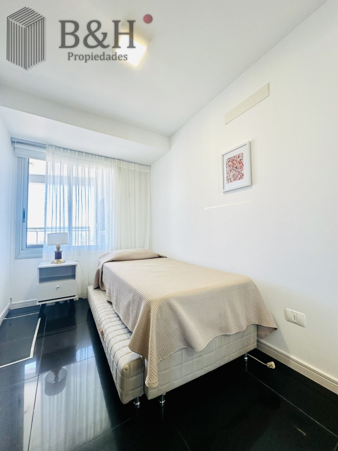 Apartamento ID.3369 - Alquiler de temporada de apartamento en playa Brava de 2 dormitorios mas dependencia de servicio