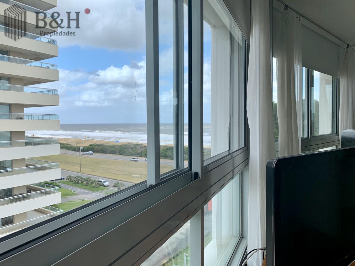 Apartamento ID.1233 - Venta y alquiler de departamento esquinero de tres dormitorios mas dependencia de servicio, Torre LE PARC, playa Brava. Punta del Este