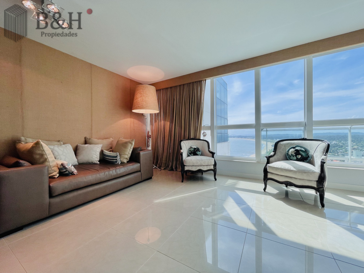 Apartamento ID.4496 - Lujoso Penthouse de 4 Dormitorios con Vista al Mar sobre Playa Mansa, Punta del Este