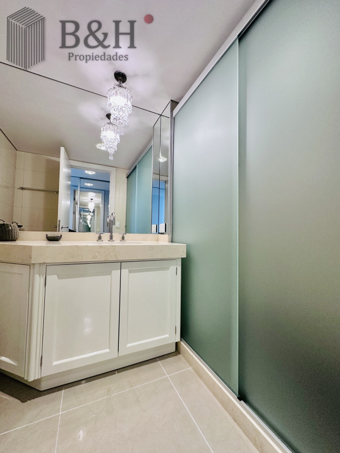 Apartamento ID.4496 - Lujoso Penthouse de 4 Dormitorios con Vista al Mar sobre Playa Mansa, Punta del Este