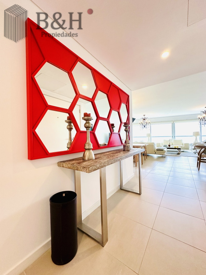 Apartamento ID.2690 - Oportunidad en Venta y Alquiler temporal de maravilloso departamento esquinero en Torre Le Parc, Playa Brava, Punta del Este