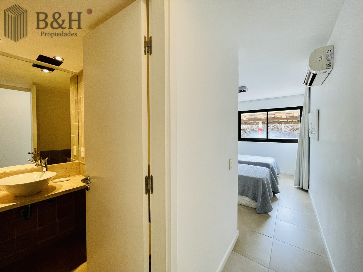 Apartamento ID.4491 - Venta de apartamento de dos dormitorios con parrillero en complejo privado de Punta Ballena
