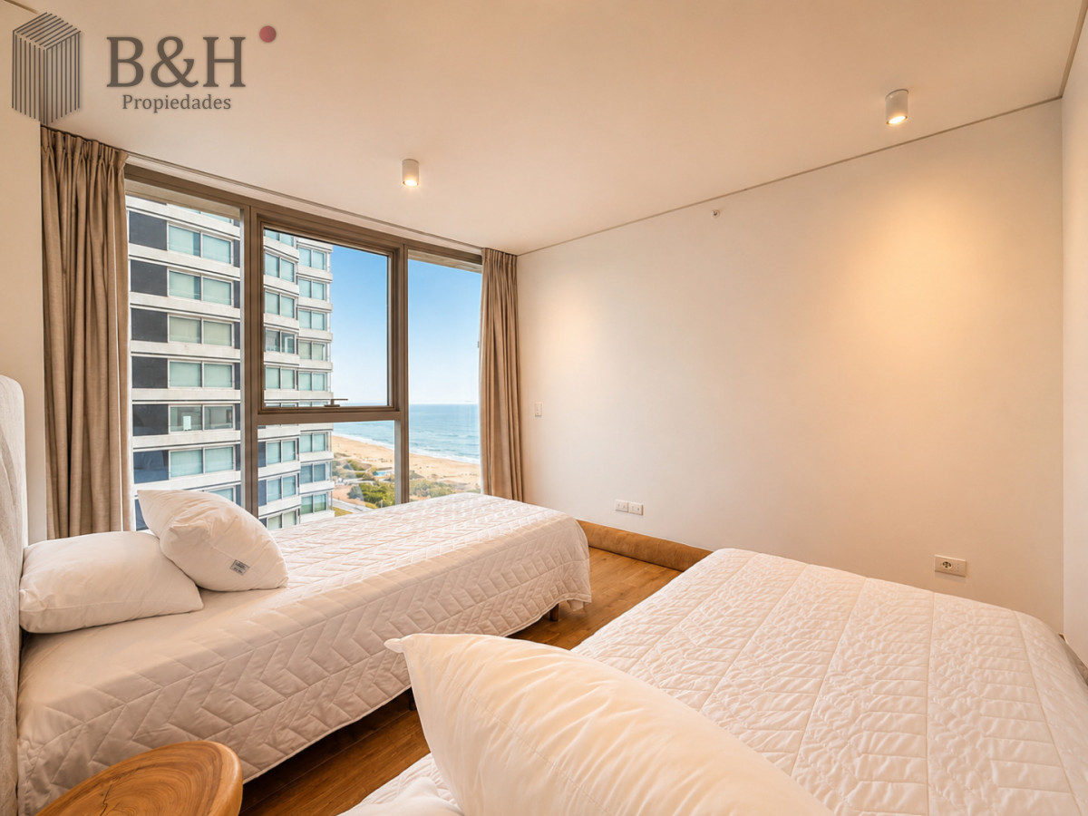 Apartamento ID.7698 - Espectacular Apartamento 3 Dormitorios y Dependencia, Trump Tower, Punta del Este, Brava