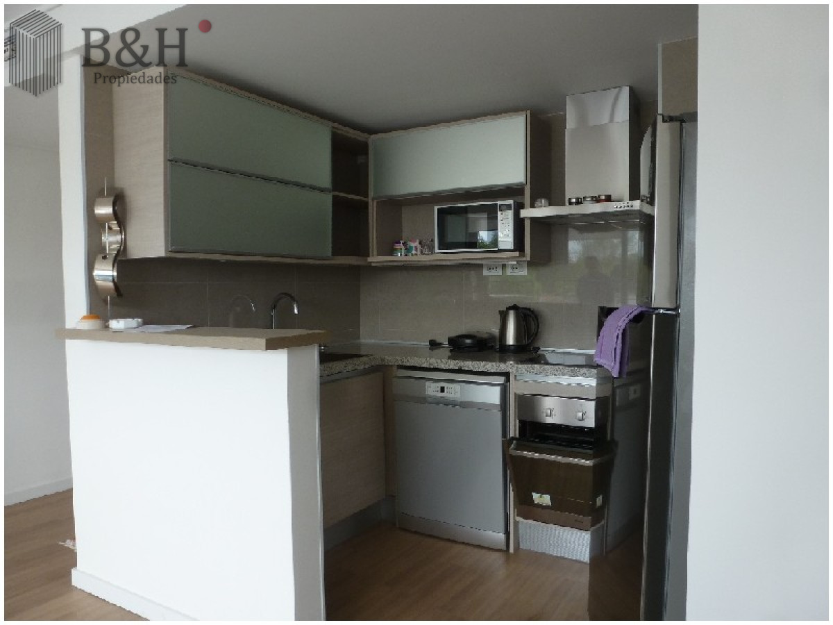 Apartamento ID.4572 - Alquiler temporal de apartamento de dos dormitorios con dos baños en Playa Mansa, Punta del Este
