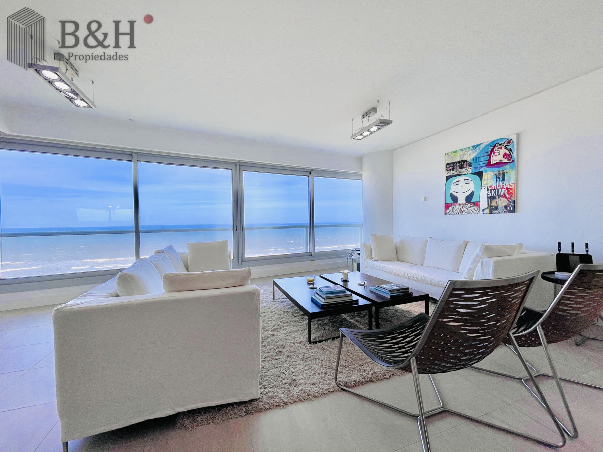 Apartamento ID.5732 - Venta y alquiler temporario de apartamento de tres dormitorios mas dependencia de servicio en Playa Brava