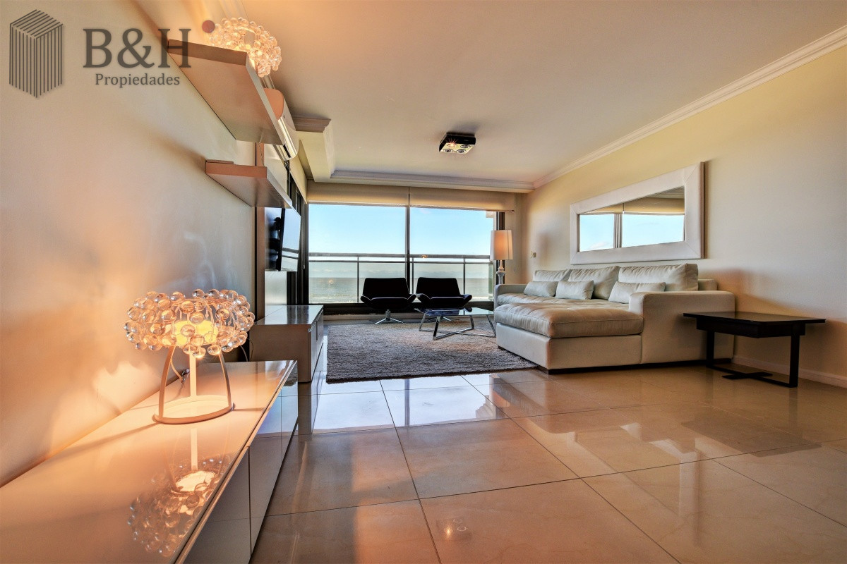 Apartamento ID.5238 - Apartamento de 3 Dormitorios en Imperiale, Frente al Mar  - Oportunidad en Venta