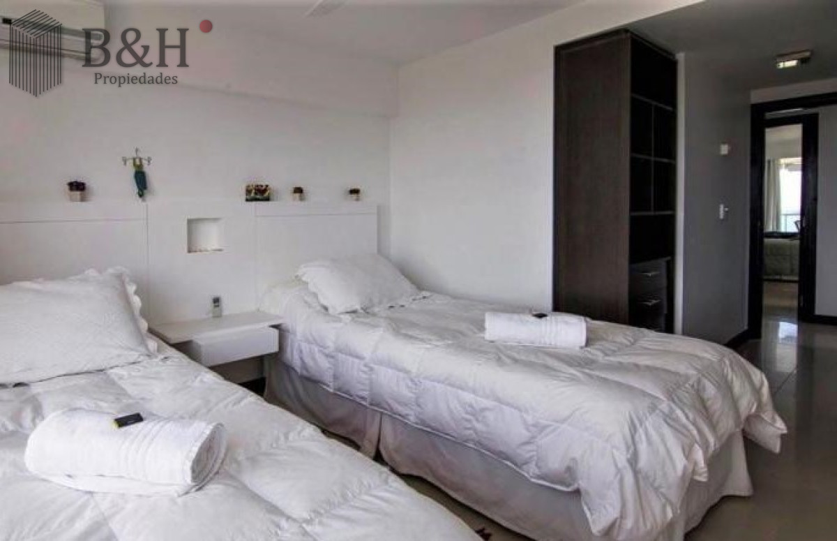 Apartamento ID.654 - Venta de Excelente Apartamento de 3 Dormitorios con Vista al Mar, Playa Mansa, Punta del Este