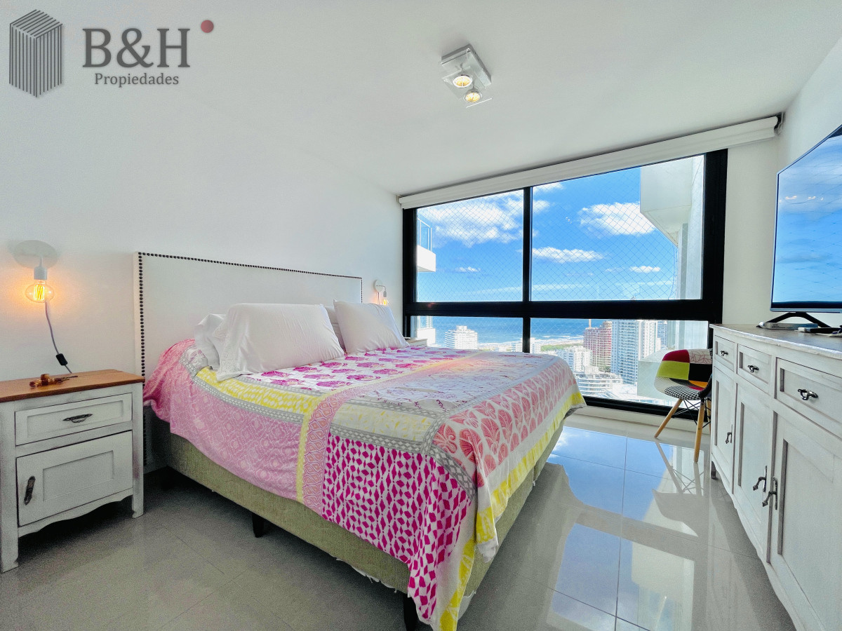 Apartamento ID.4465 -  Exclusivo Penthouse de 3 Dormitorios con Vistas panorámicas a Playa Brava, en Venta