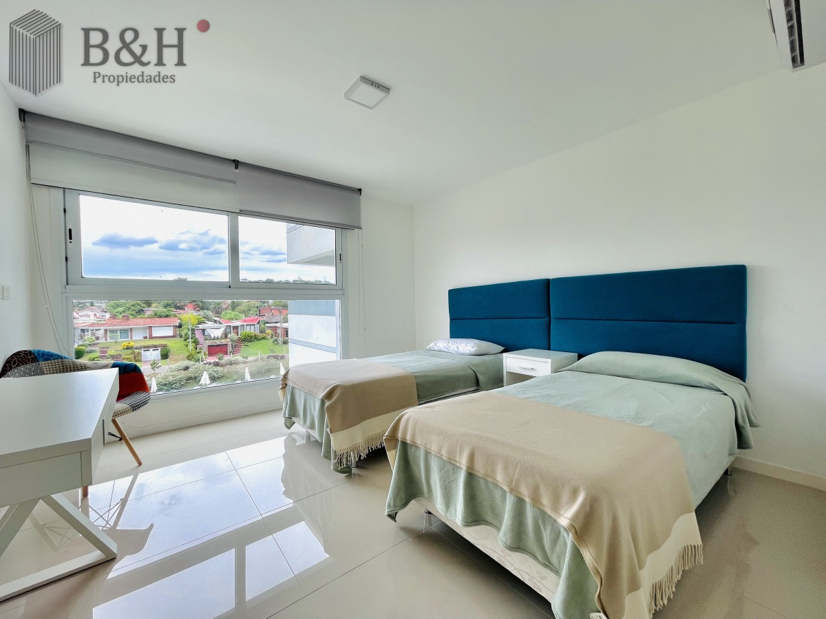 Apartamento ID.350 - Apartamento de 3 Dormitorios y Parrillero Frente al Mar, Playa Mansa