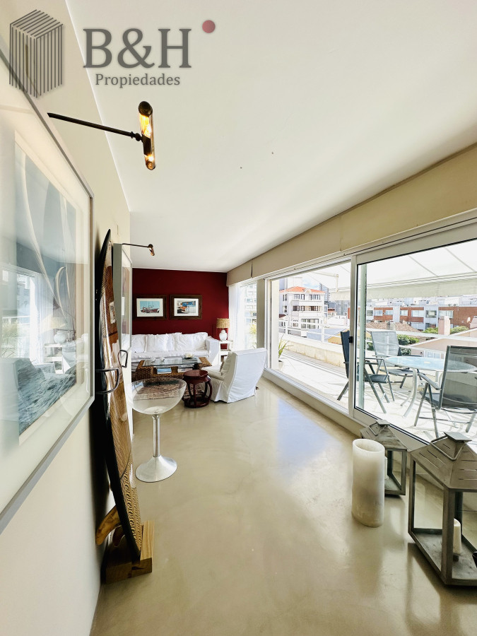Apartamento ID.4141 - Alquiler y venta de apartamento con vista al Mar en Península de 3 dormitorios mas dependencia