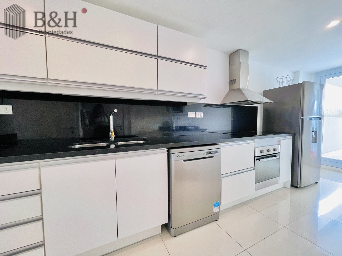 Apartamento ID.350 - Apartamento de 3 Dormitorios y Parrillero Frente al Mar, Playa Mansa