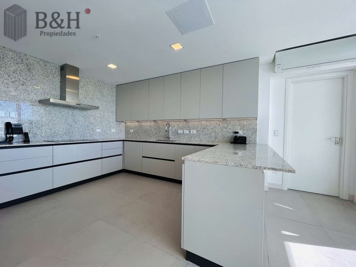 Apartamento ID.8158 - Exclusiva planta unificada Penthouse a estrenar en venta Playa Brava, Punta del Este
