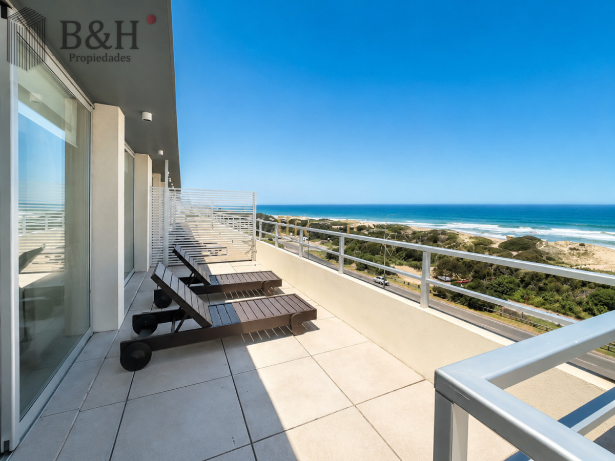 Apartamento ID.7890 - Penthouse de 3 Dormitorios con Barbacoa en Primera Línea del Mar, Playa Brava Punta del Este