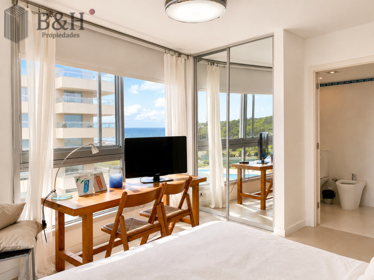 Apartamento ID.1233 - Venta y alquiler de departamento esquinero de tres dormitorios mas dependencia de servicio, Torre LE PARC, playa Brava. Punta del Este