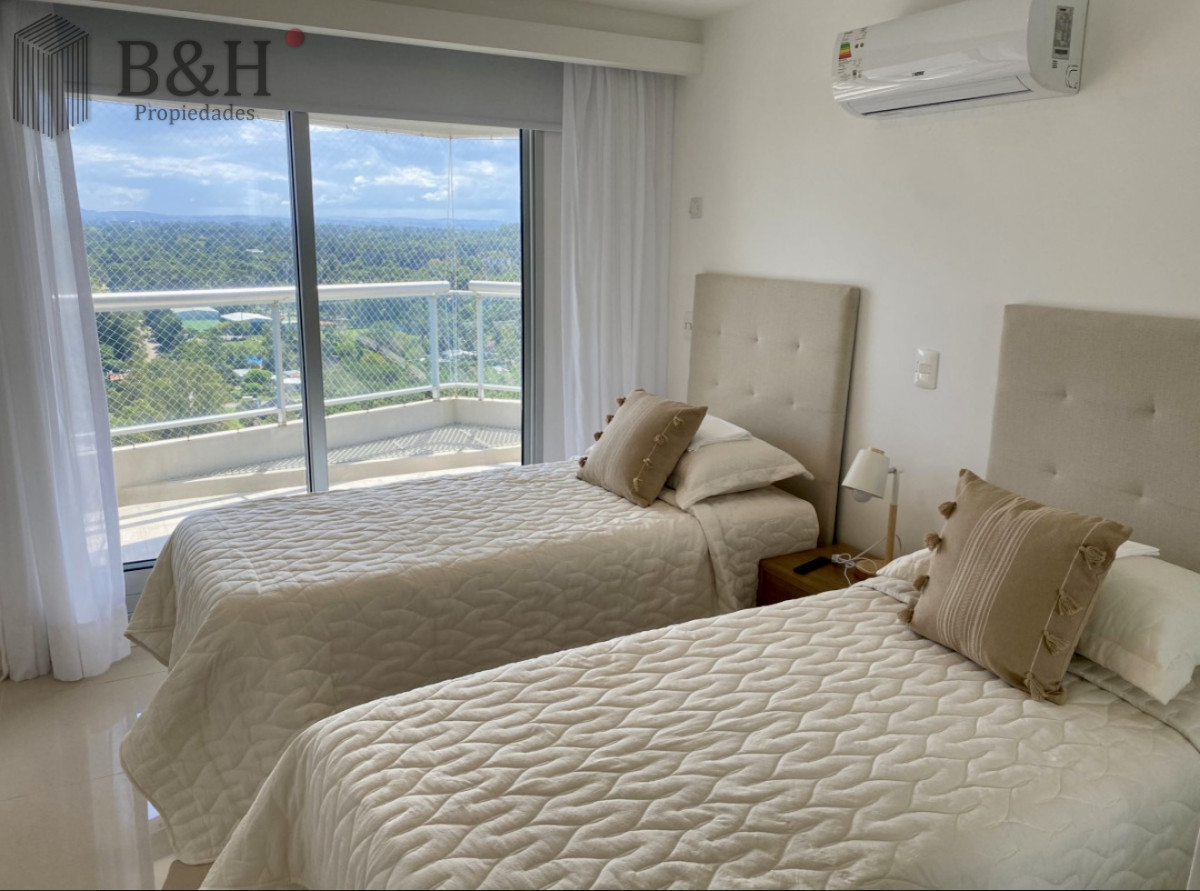 Apartamento ID.5905 - Alquiler temporal de apartamento piso alto de 2 dormitorios más servicio en playa brava 