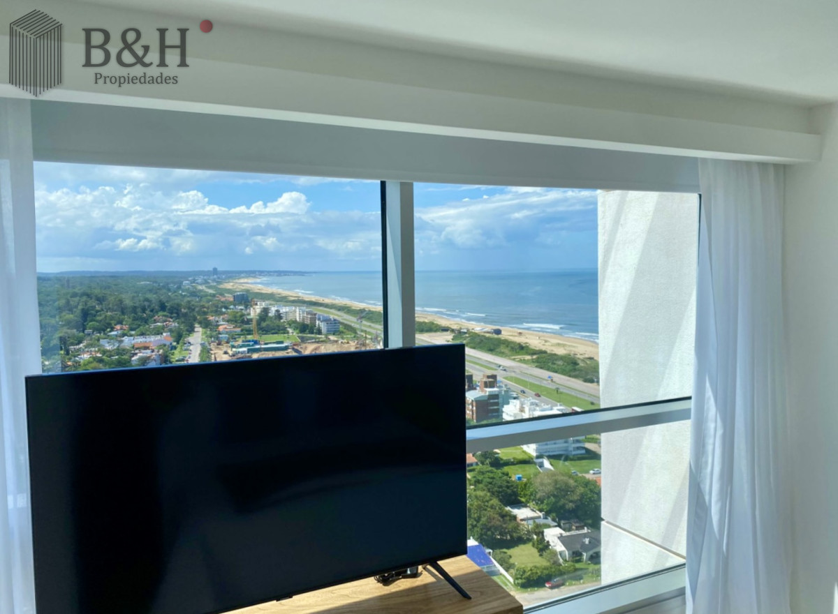 Apartamento ID.5905 - Alquiler temporal de apartamento piso alto de 2 dormitorios más servicio en playa brava 
