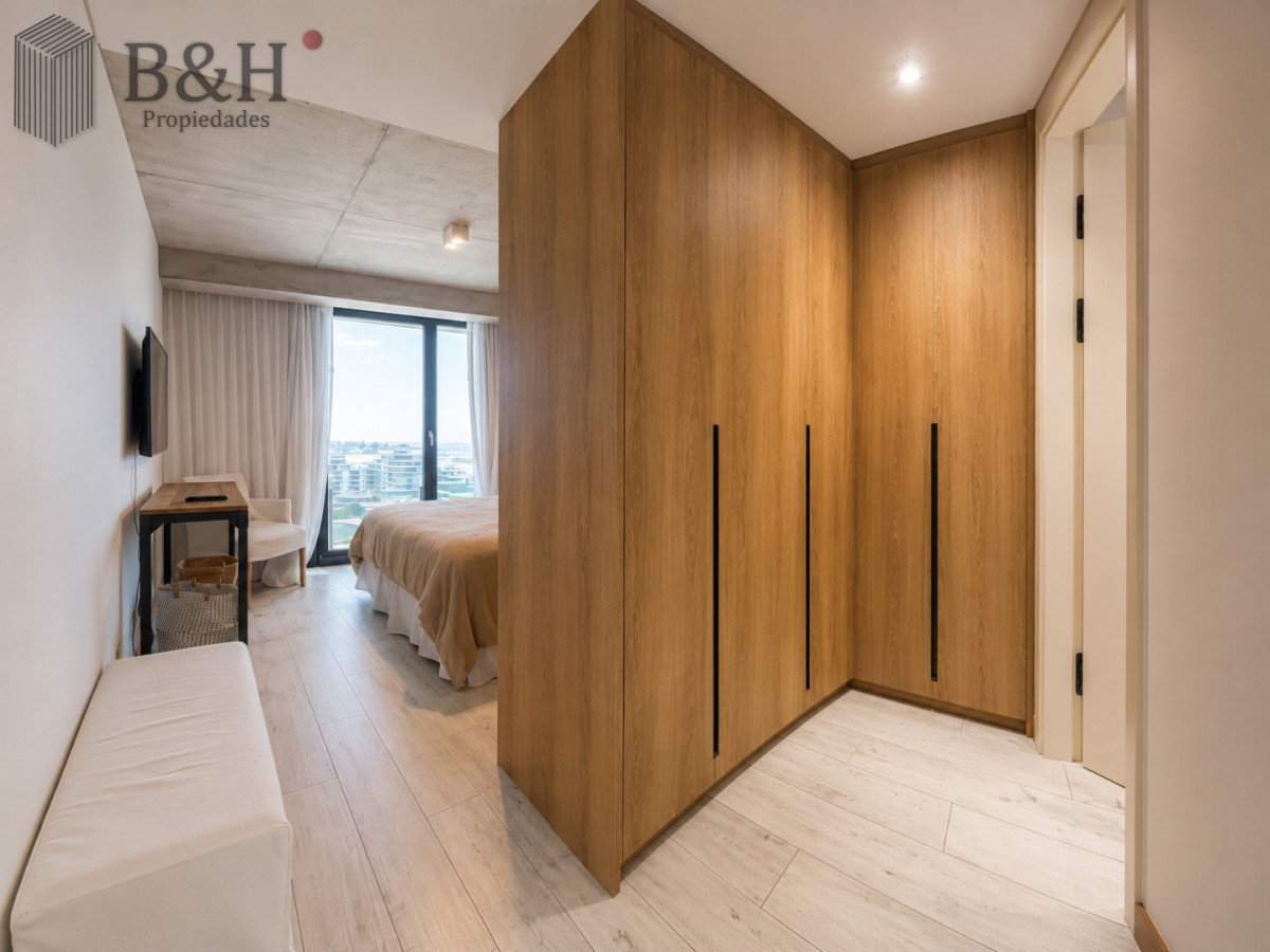 Apartamento ID.7669 - Espectacular Apartamento de 2 Dormitorios y Medio, piso alto, Torre Surfside, Punta del Este