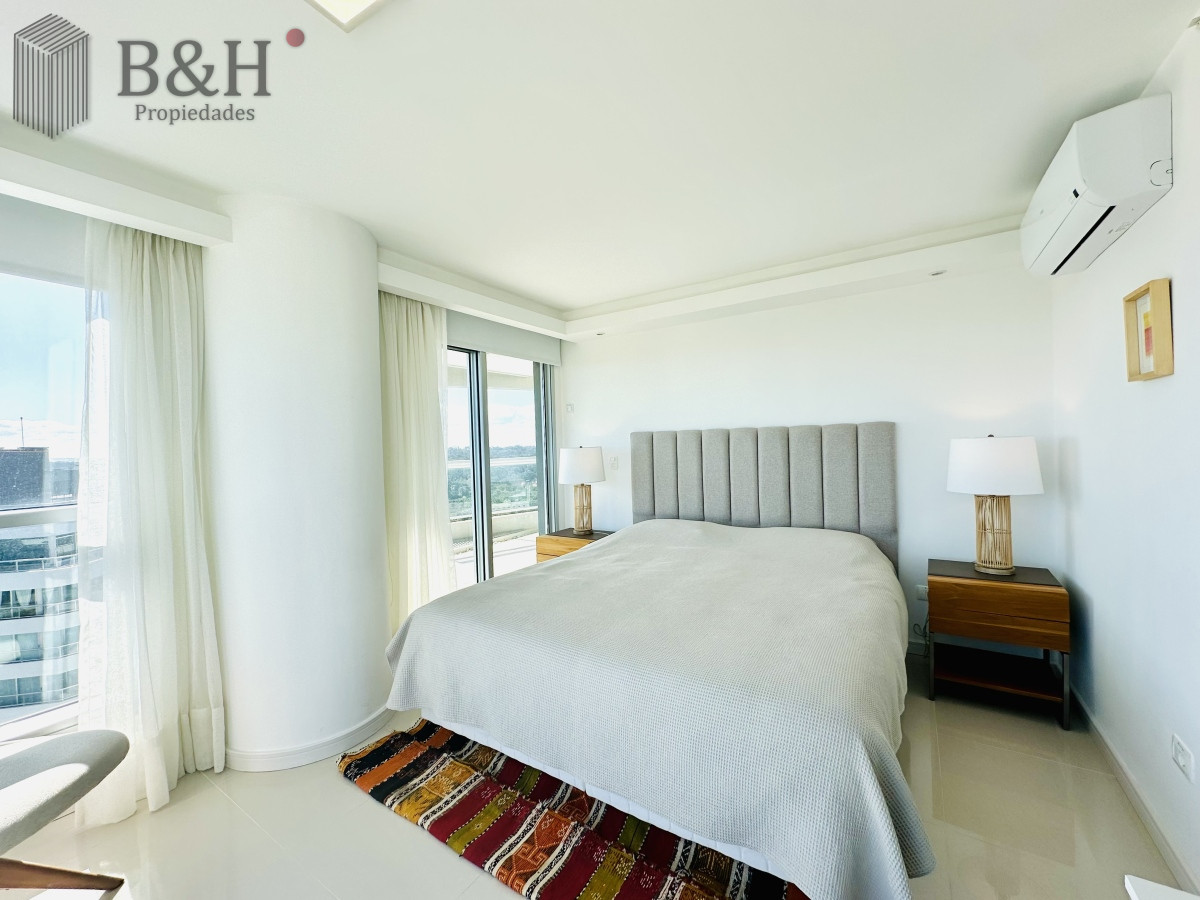 Apartamento ID.3369 - Alquiler de temporada de apartamento en playa Brava de 2 dormitorios mas dependencia de servicio