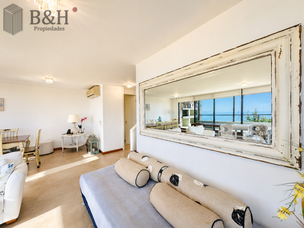 Apartamento ID.6472 - Excelente y amplio departamento duplex en venta de 3 dormitorios mas dependencia con parrillero, Punta Ballena