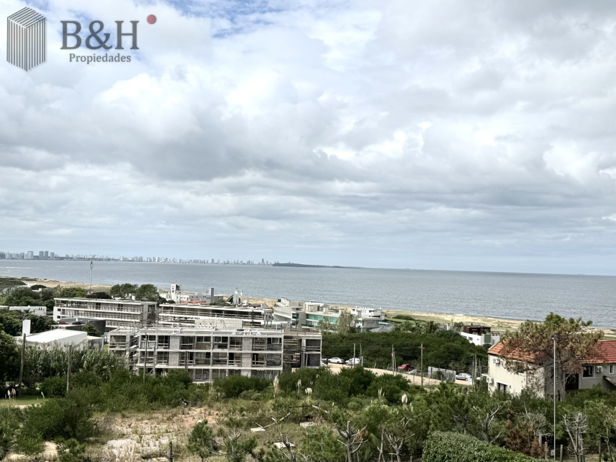 Apartamento ID.7065 - Venta de hermoso departamento de 2 dormitorios más parrillero en Punta Ballena 