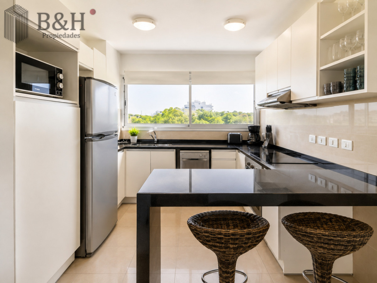 Apartamento ID.7480 - Apartamento de 3 Dormitorios en Primera Línea del Mar, Playa Brava Punta del Este