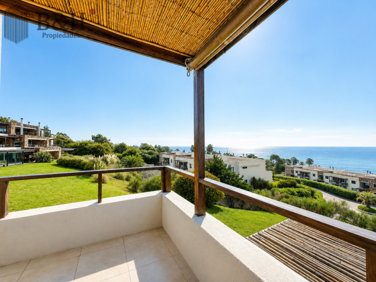Apartamento ID.6472 - Excelente y amplio departamento duplex en venta de 3 dormitorios mas dependencia con parrillero, Punta Ballena