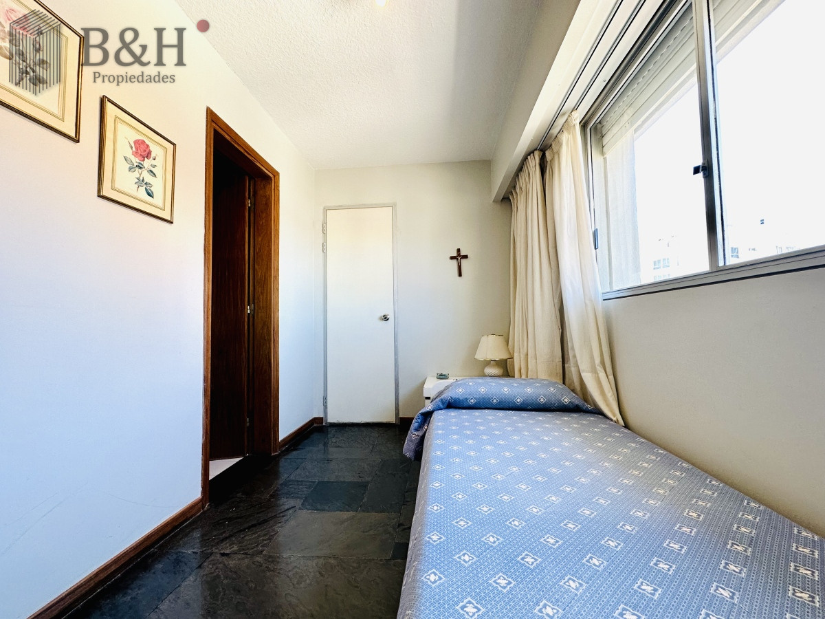 Apartamento ID.1487 - Venta y alquiler temporario de apartamento de gran metraje con tres dormitorios mas dependencia de servicio en Peninsula de Punta del Este