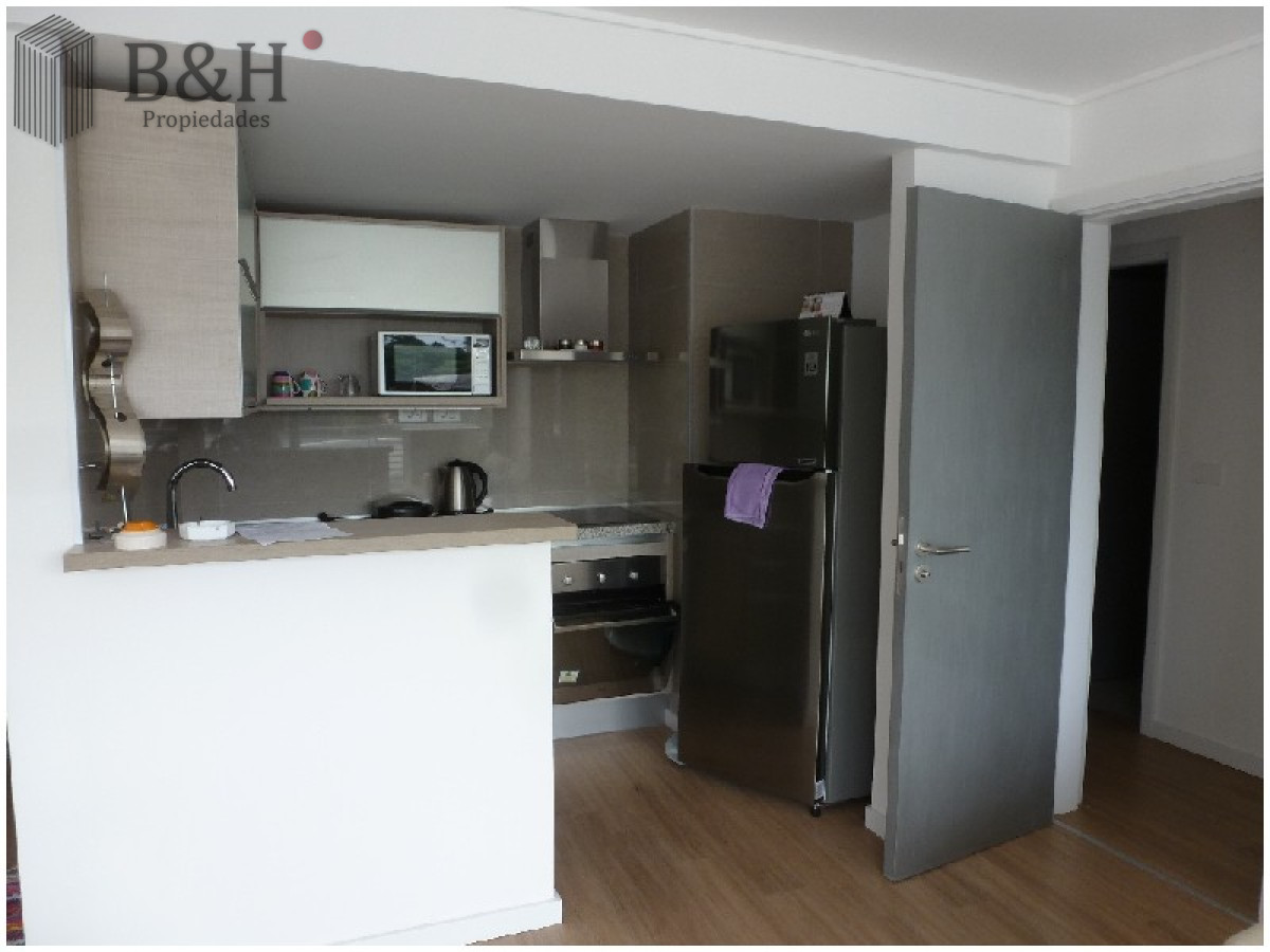 Apartamento ID.4572 - Alquiler temporal de apartamento de dos dormitorios con dos baños en Playa Mansa, Punta del Este