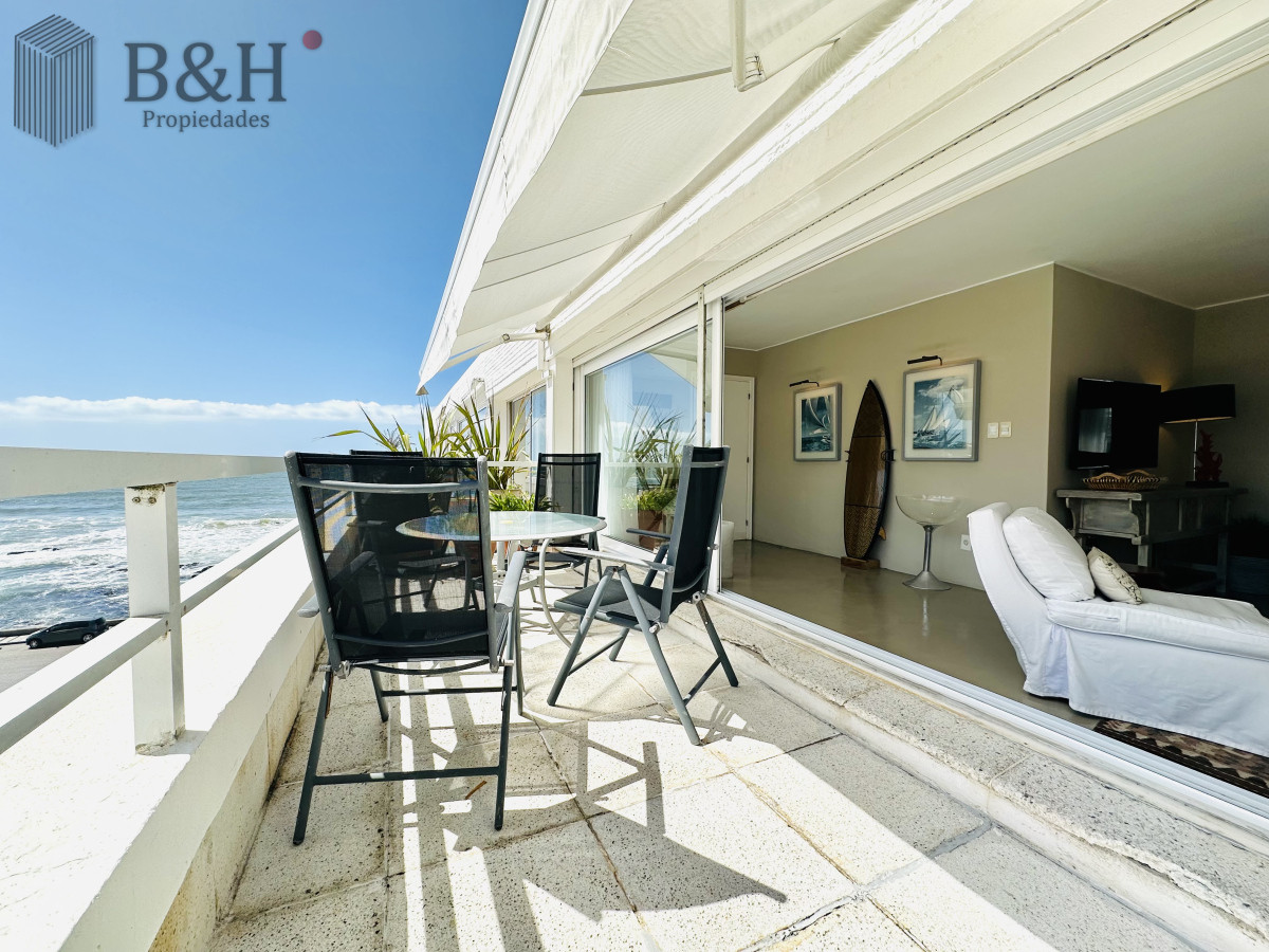 Apartamento ID.4141 - Alquiler y venta de apartamento con vista al Mar en Península de 3 dormitorios mas dependencia