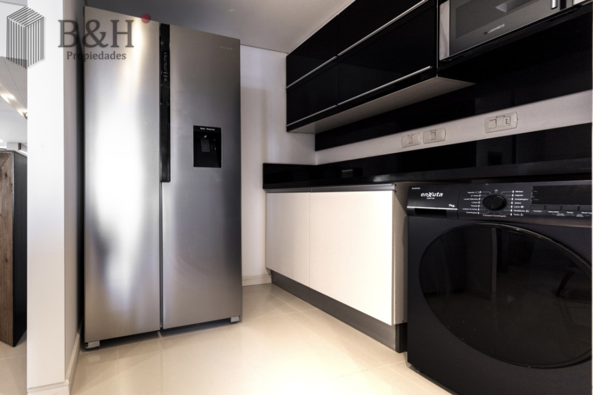 Apartamento ID.5441 - Moderno Penthouse con Vista al Mar, en Playa Brava, 3 Dormitorios con Parrillero y Dependencia de servicio