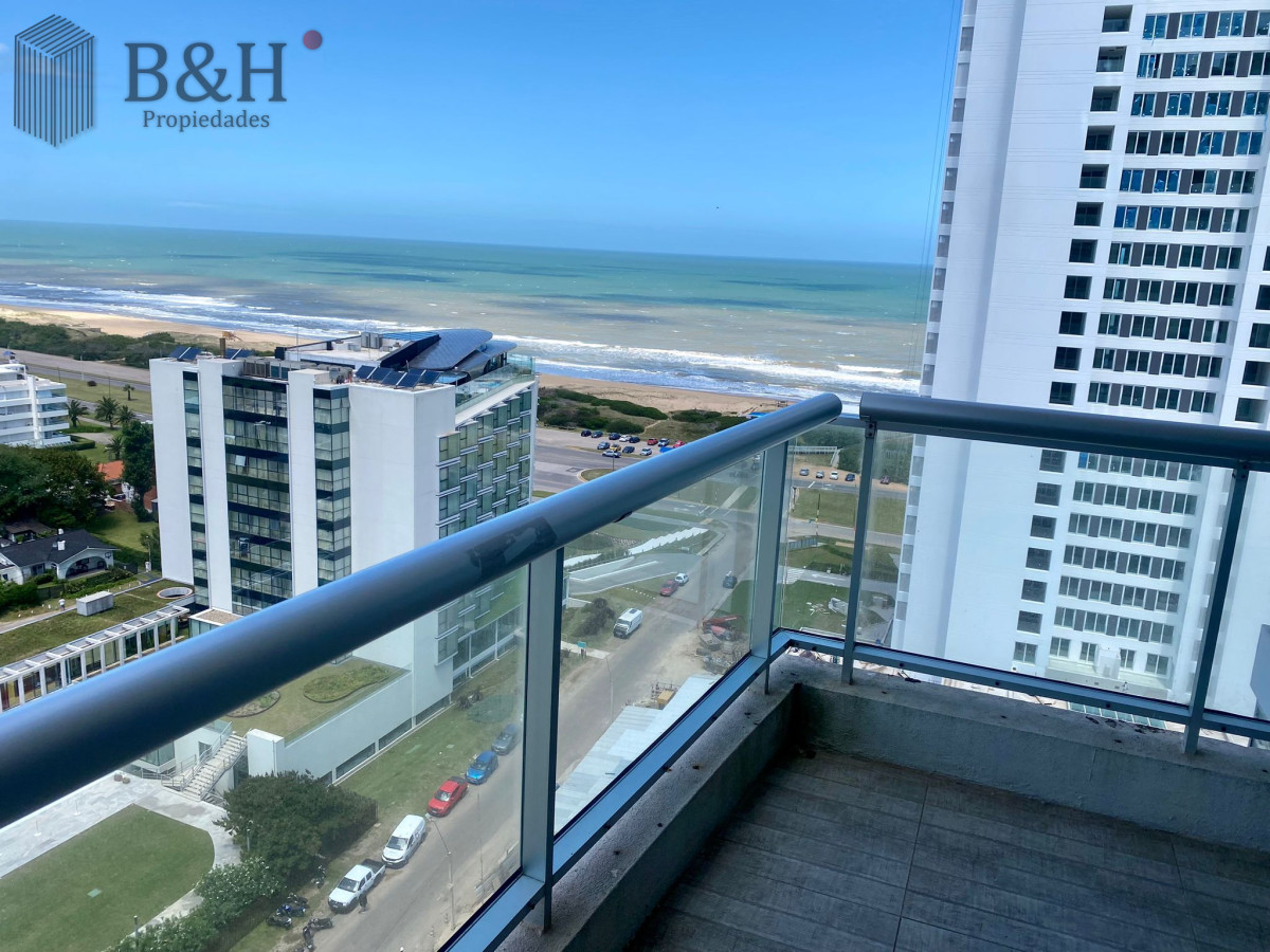 Apartamento ID.5766 - Moderno Departamento de 3 Dormitorios con Parrillero y vista al Mar en Playa Brava