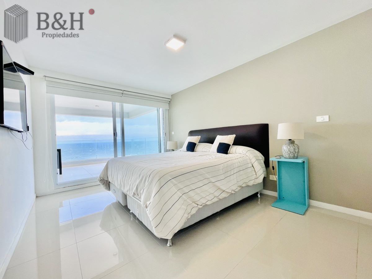 Apartamento ID.350 - Apartamento de 3 Dormitorios y Parrillero Frente al Mar, Playa Mansa