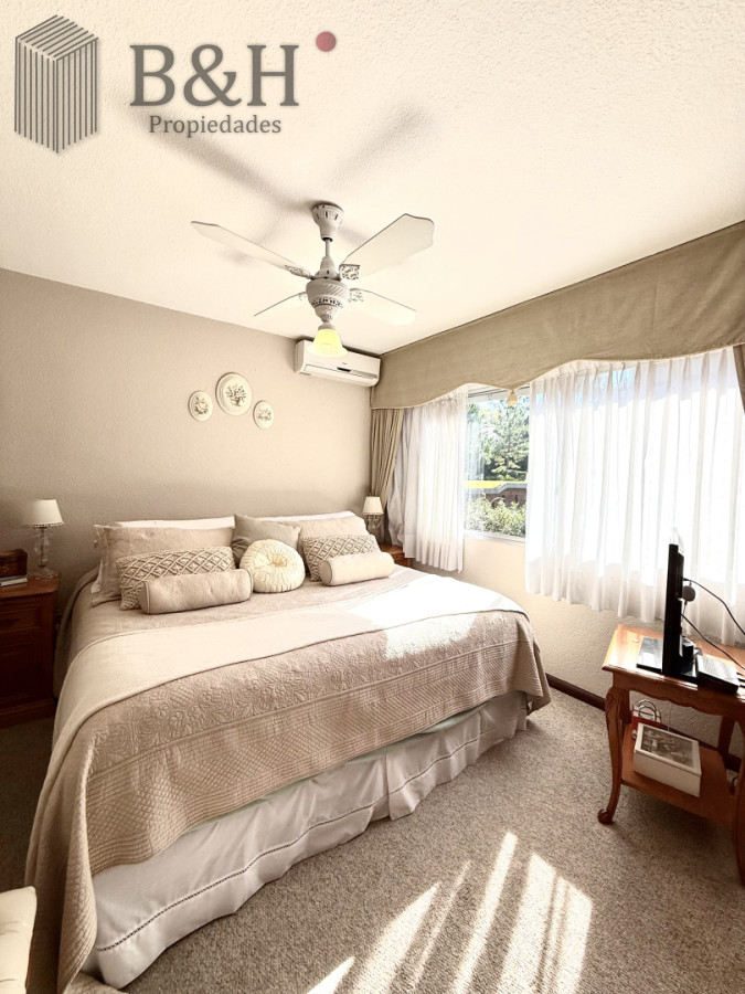 Apartamento ID.7163 - Apartamento en venta playa Mansa de 4 dormitorios y amplia terraza con parrillero propio 