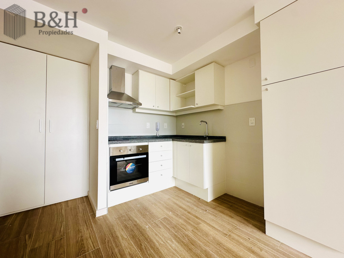 Apartamento ID.3710 - Apartamento de 2 Dormitorios Alquiler Anual, Playa Brava, Punta del Este