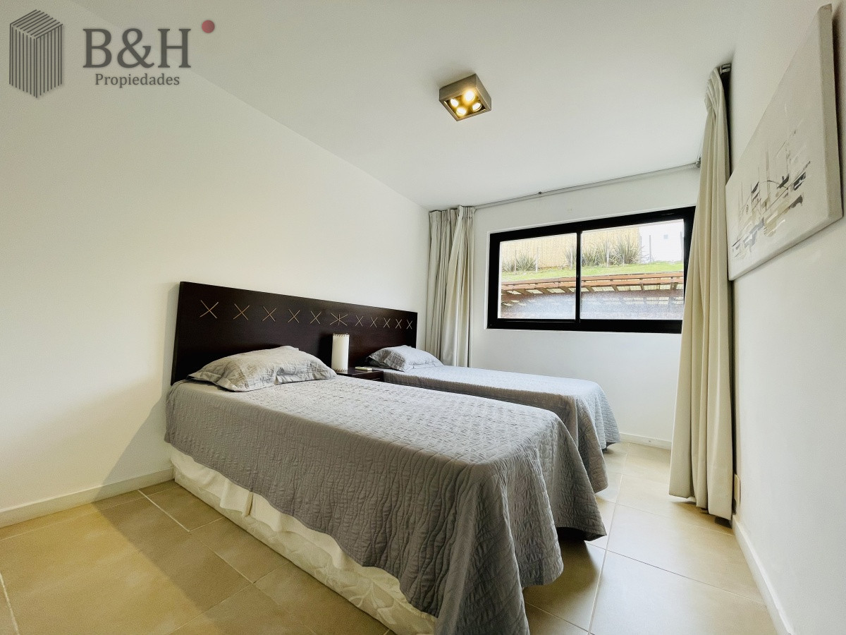 Apartamento ID.4491 - Venta de apartamento de dos dormitorios con parrillero en complejo privado de Punta Ballena