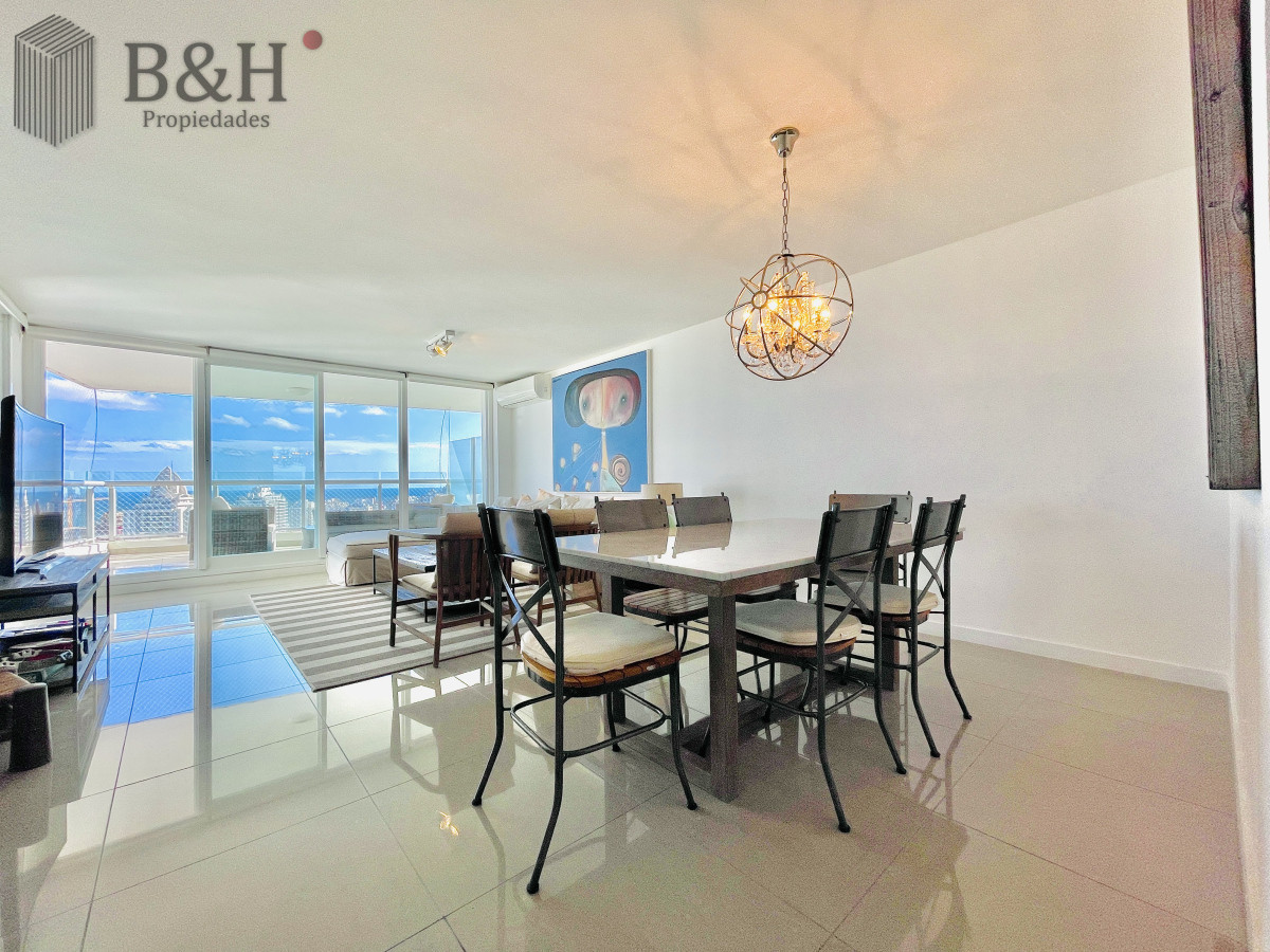Apartamento ID.4465 -  Exclusivo Penthouse de 3 Dormitorios con Vistas panorámicas a Playa Brava, en Venta