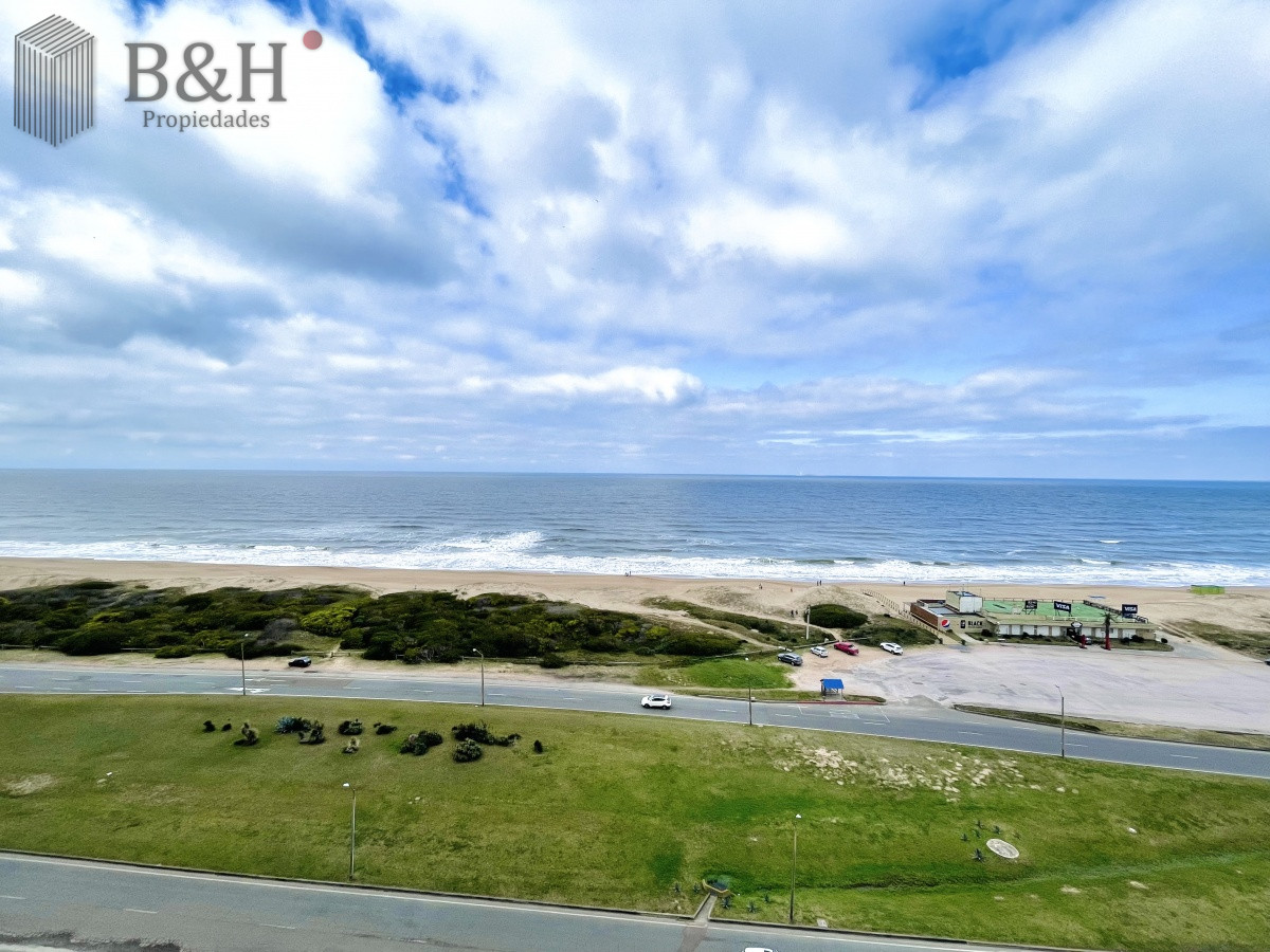 Apartamento ID.1948 - Alquiler temporario de Apartamento de 2 Dormitorios más Dependencia en Torre Le Parc, Playa Brava
