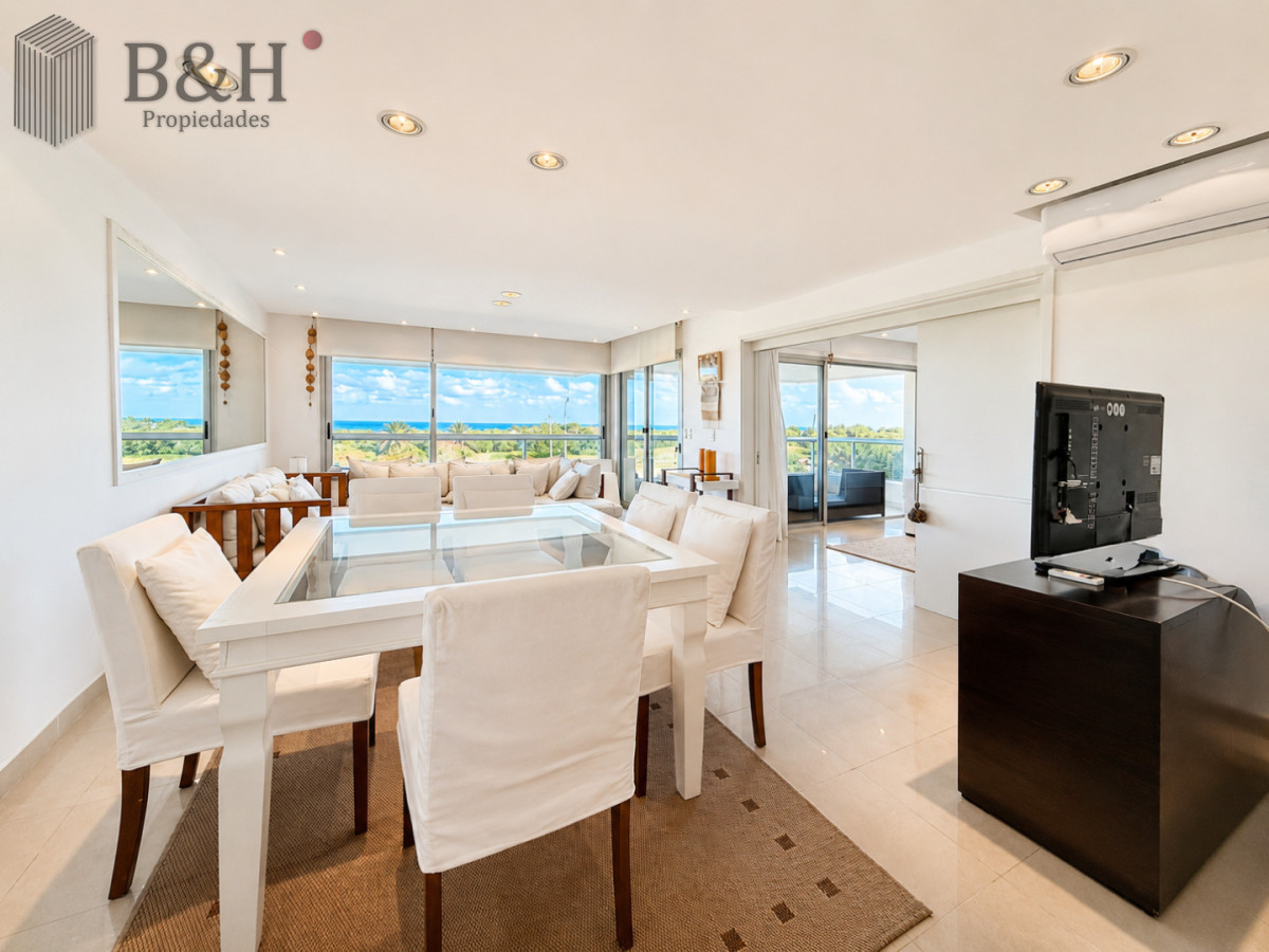 Apartamento ID.6544 - Venta de apartamento de 3 dormitorios sobre primera fila de Playa Brava, Punta del Este