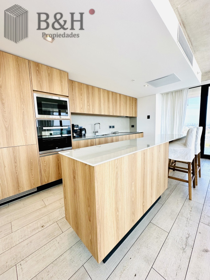 Apartamento ID.2283 - Venta de Apartamento de 1 Dormitorio en suite piso alto de Torre Surfside Village, Punta del Este