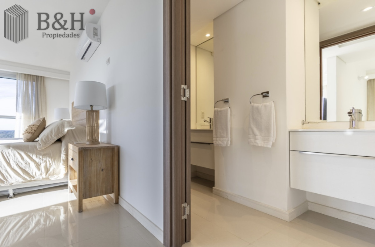 Apartamento ID.5441 - Moderno Penthouse con Vista al Mar, en Playa Brava, 3 Dormitorios con Parrillero y Dependencia de servicio