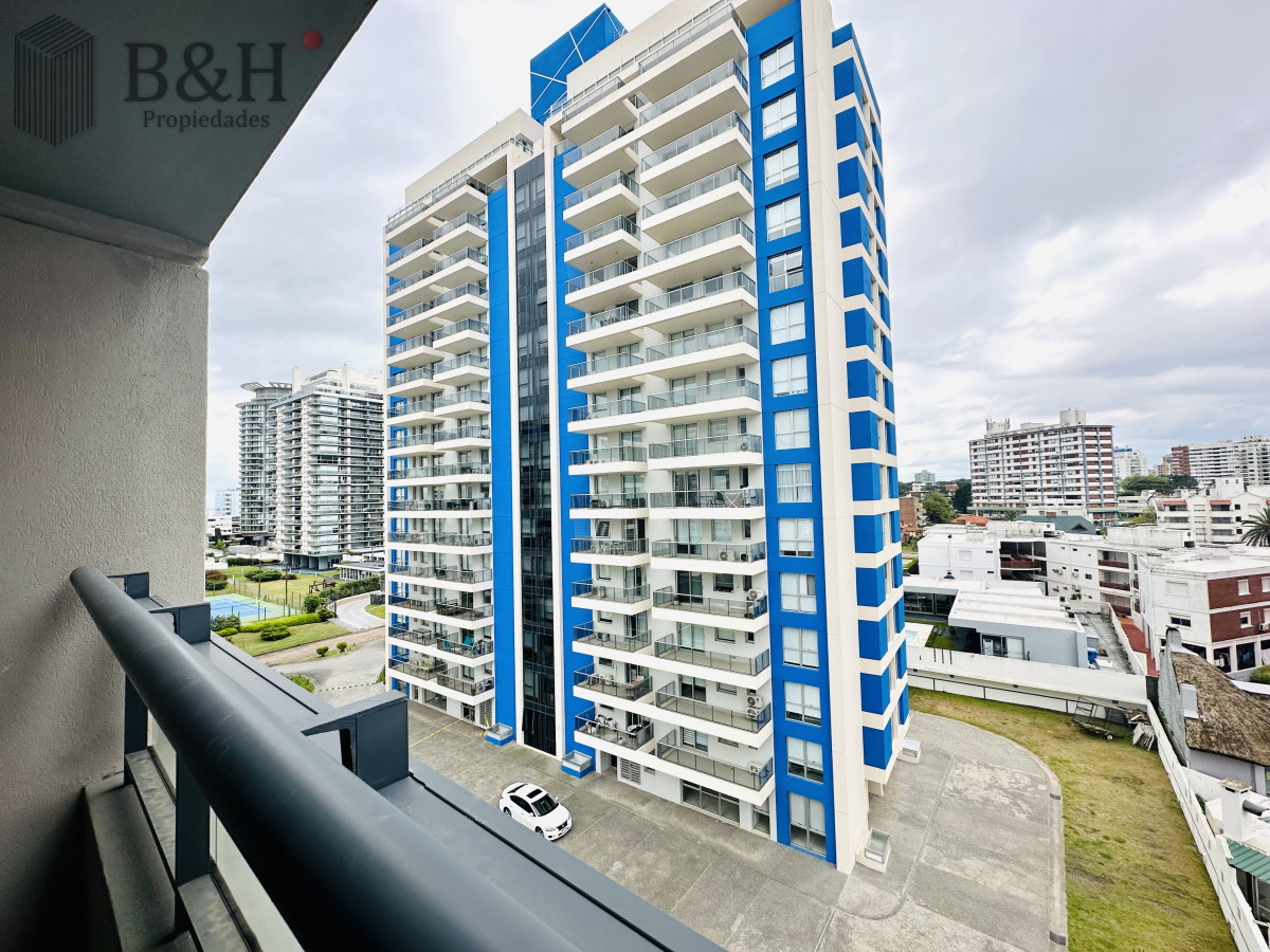 Apartamento ID.3710 - Apartamento de 2 Dormitorios Alquiler Anual, Playa Brava, Punta del Este