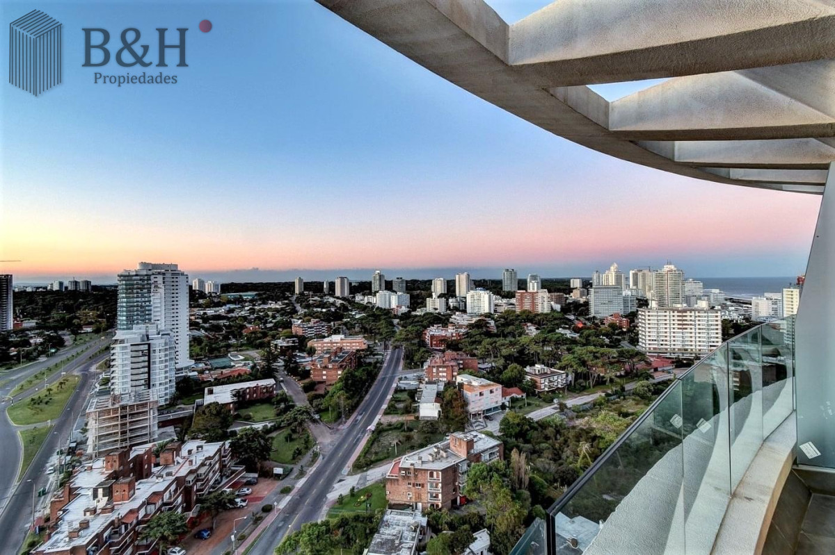 Apartamento ID.1241 - Alquiler temporario de apartamento de dos dormitorios con dos baños a pasos de la Playa y centro comercial, Punta del Este