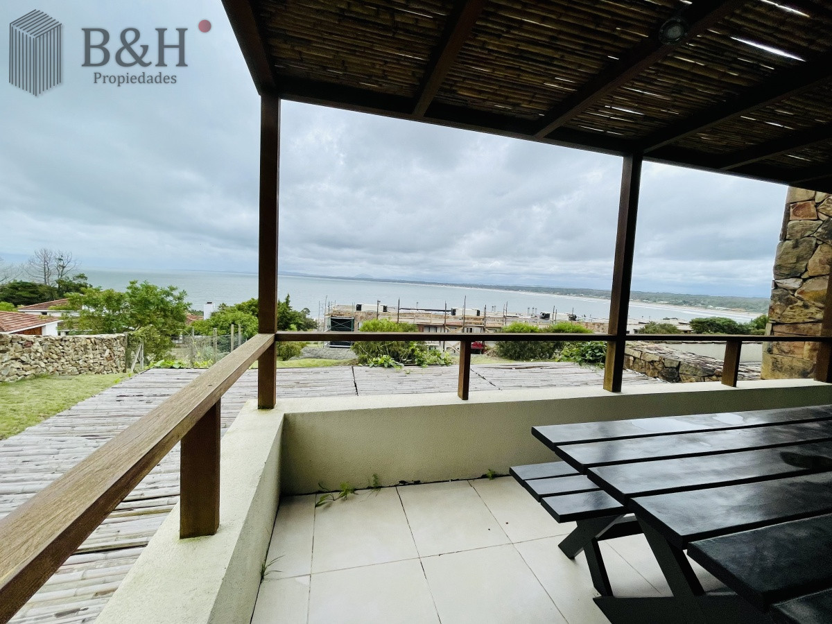 Apartamento ID.4491 - Venta de apartamento de dos dormitorios con parrillero en complejo privado de Punta Ballena