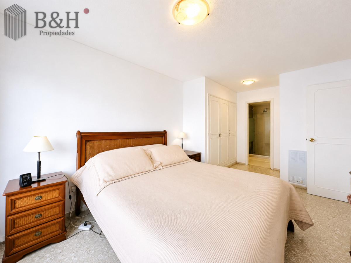 Apartamento ID.6888 - Venta de apartamento en Península de Punta del este con 3 dormitorios y 2 baños reciclado 