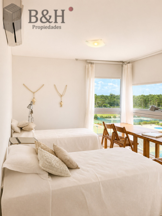 Apartamento ID.1233 - Venta y alquiler de departamento esquinero de tres dormitorios mas dependencia de servicio, Torre LE PARC, playa Brava. Punta del Este