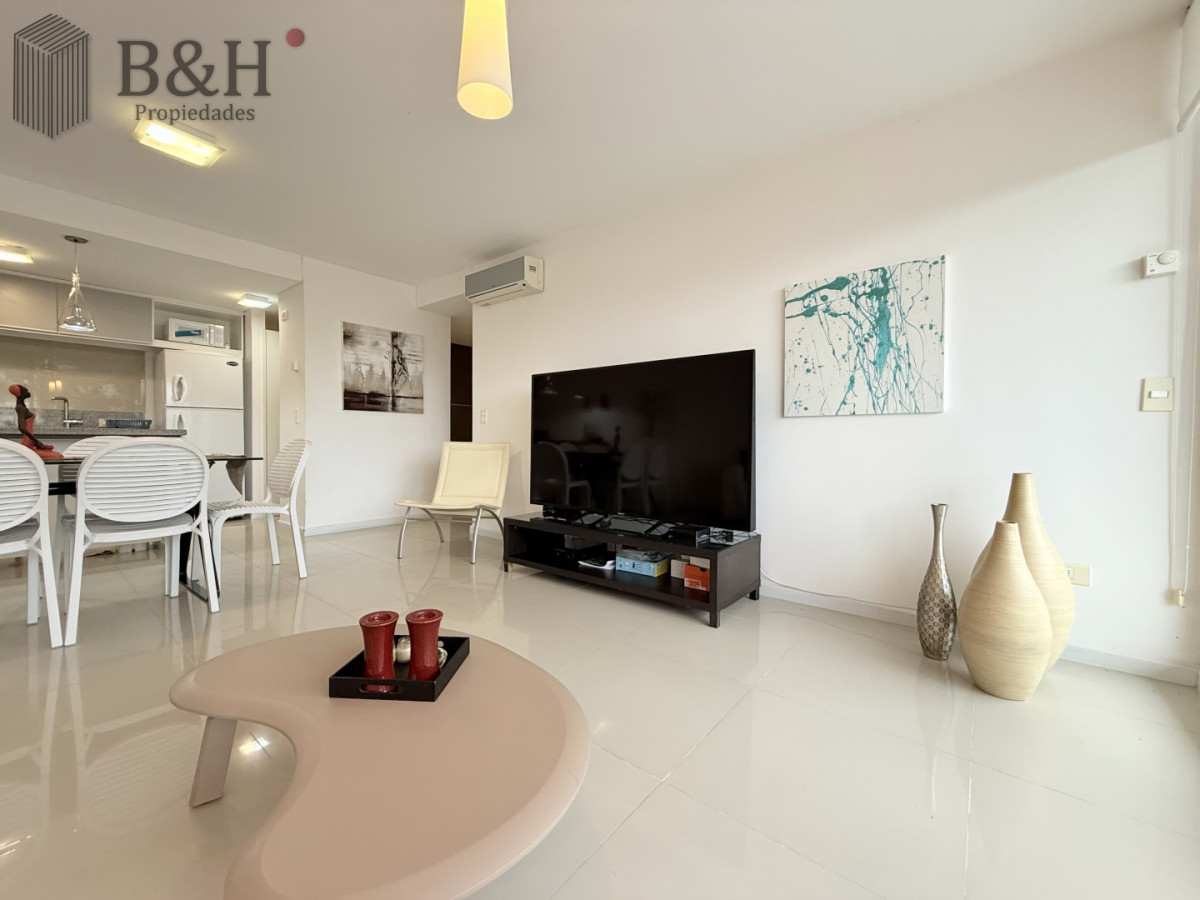 Apartamento ID.6866 - Alquiler Anual Moderno Apartamento de 2 Dormitorios, Roosevelt cerca de Playa Brava